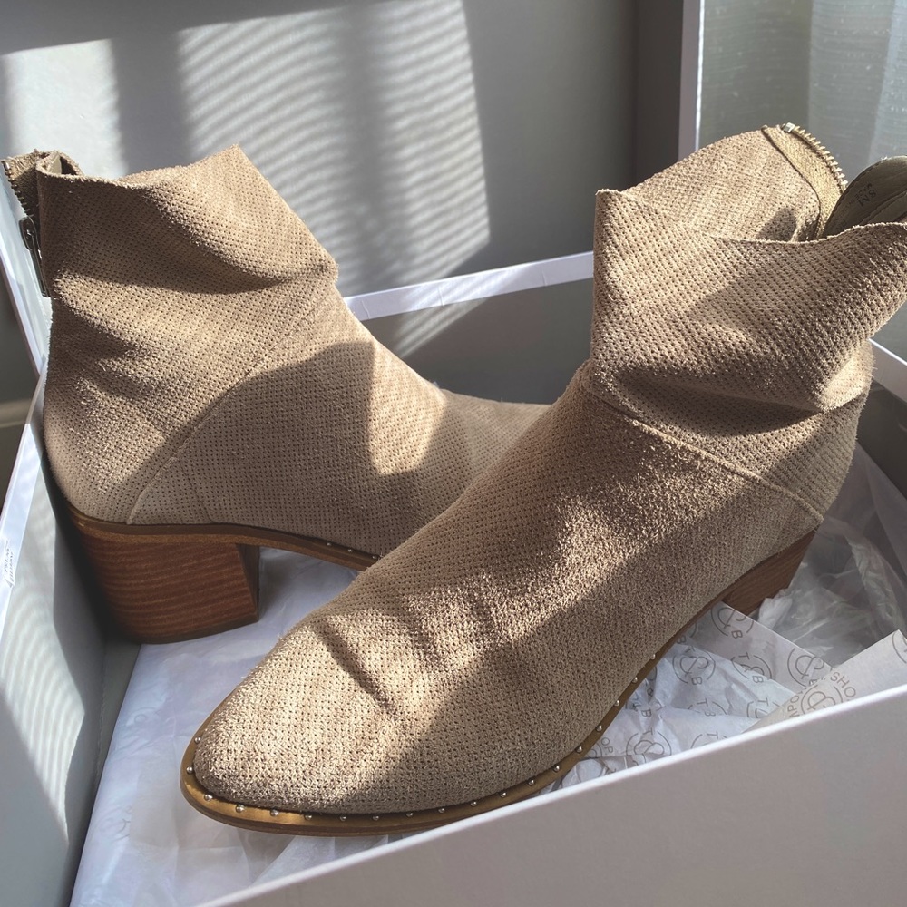 Treasure & Bond Farrah Ankle Booties | Perforated Suede | Sz 8